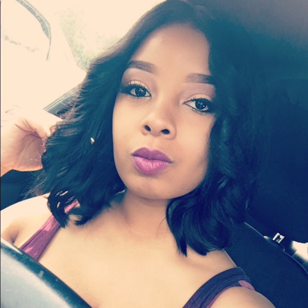 Meet your Posher, Olivia